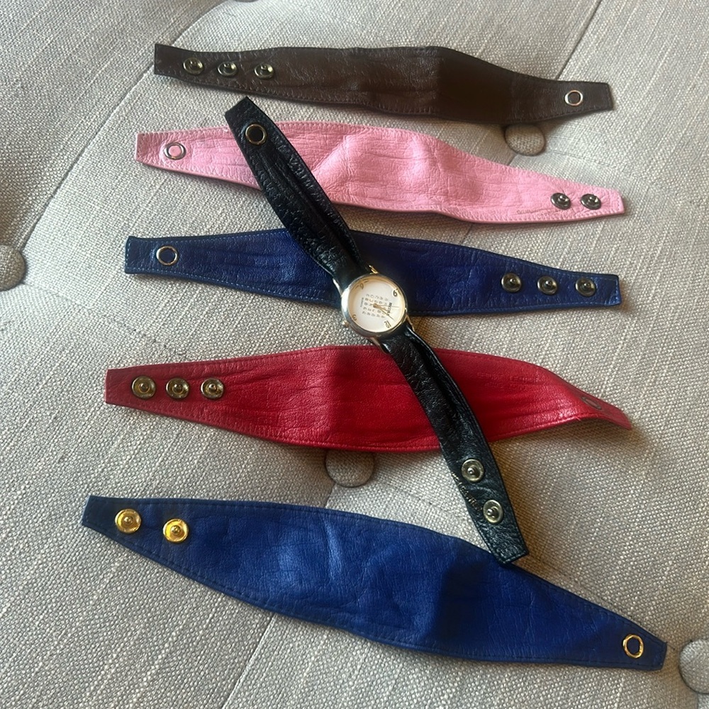 Becora Quartz Japan Movement Interchangeable Leather Strap Watch